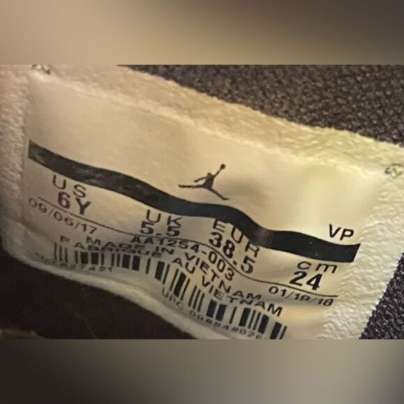 NIKE Air Jordans “Black Cat” 32 XXXII Black Basketball sneakers Youth sz 6 EUC - Picture 9 of 15